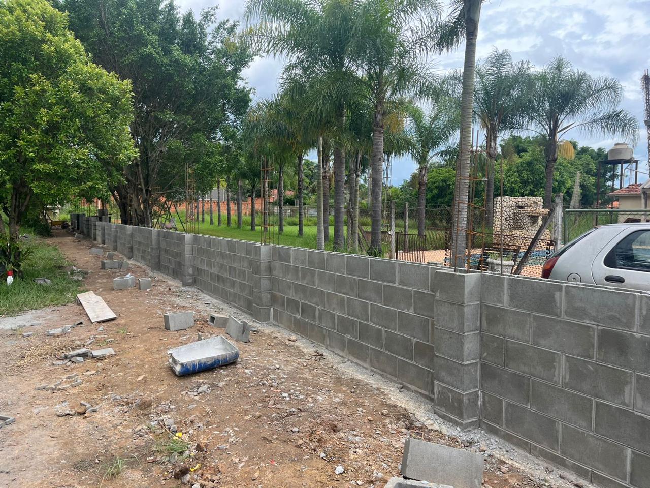 Muro residencial executado com blocos estruturais Vinic